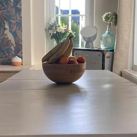 23 Lesigne Hébergement de vacances *